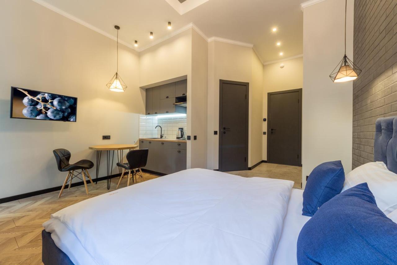 Loft Design Near Maidan דירה קייב