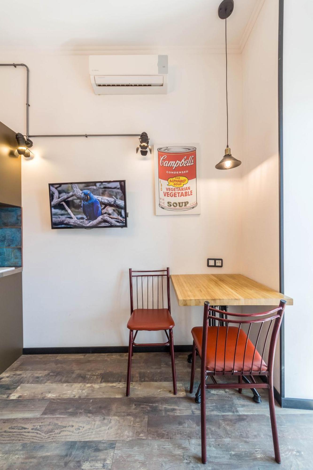 Loft Design Near Maidan דירה